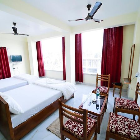 כלכותה Rishika Guest House And Banquet מראה חיצוני תמונה