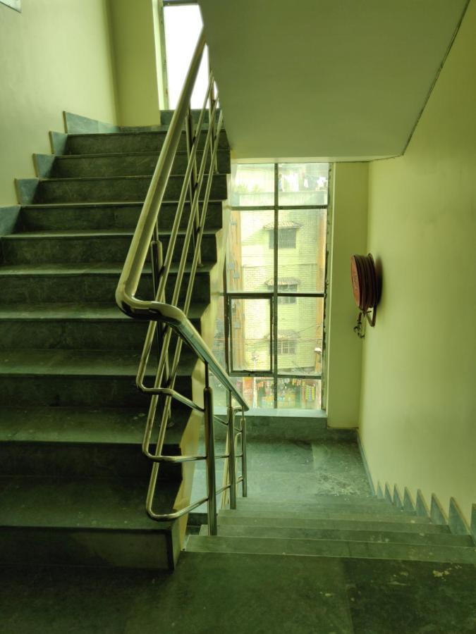 כלכותה Rishika Guest House And Banquet מראה חיצוני תמונה