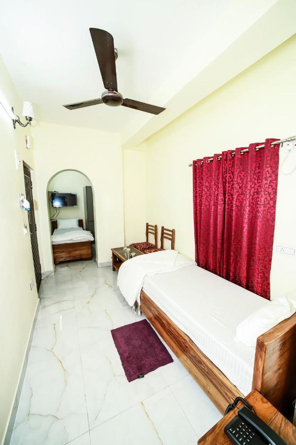 כלכותה Rishika Guest House And Banquet מראה חיצוני תמונה