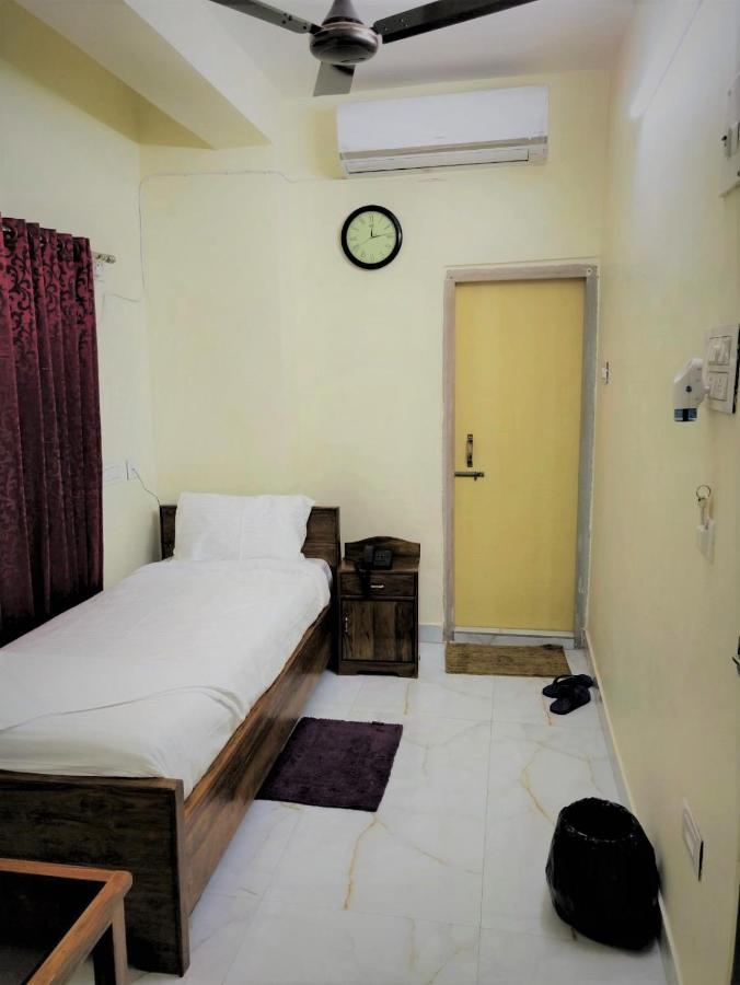 כלכותה Rishika Guest House And Banquet מראה חיצוני תמונה