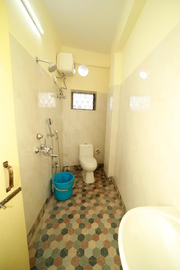 כלכותה Rishika Guest House And Banquet מראה חיצוני תמונה