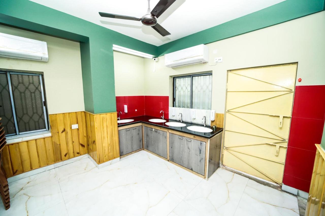 כלכותה Rishika Guest House And Banquet מראה חיצוני תמונה